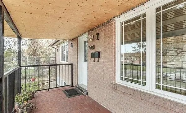 7208 Hermitage RD, Mississauga, ON L4T 2S4