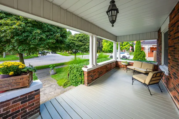 17 Park AVE, Halton Hills, ON L7J 1Y3