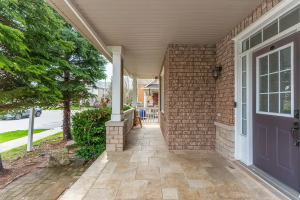 2299 Glazebrook CIR, Oakville, ON L6M 5B5