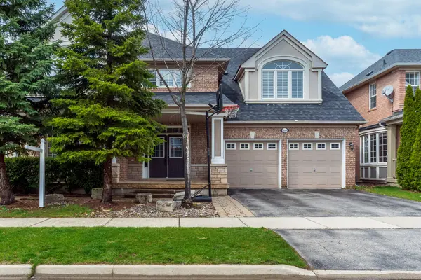 2299 Glazebrook CIR, Oakville, ON L6M 5B5