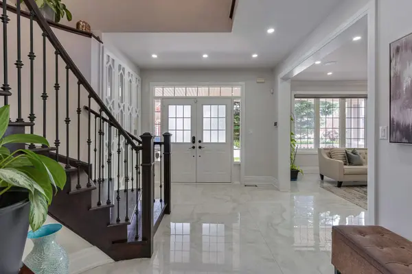 2299 Glazebrook CIR, Oakville, ON L6M 5B5