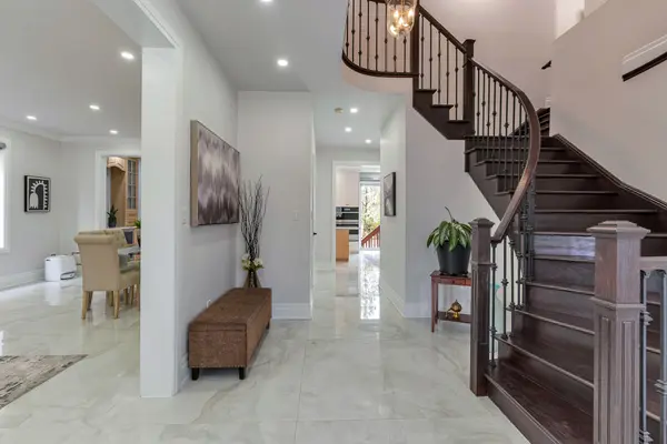 2299 Glazebrook CIR, Oakville, ON L6M 5B5