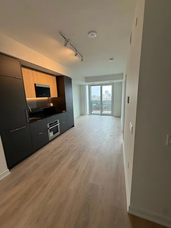 1 Fairview RD #503, Mississauga, ON L5A 4C6