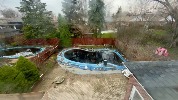 21 Mitre PL, Toronto W09, ON M9R 3C5