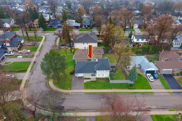 19 Boxwood RD, Toronto W08, ON M9C 2W6