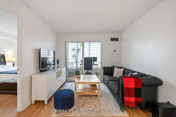 155 Hillcrest AVE #316, Mississauga, ON L5B 3Z2