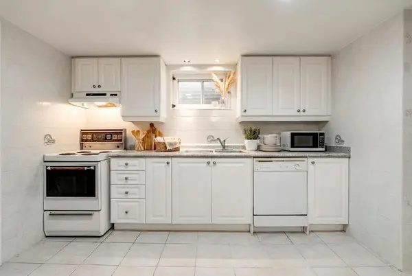 173 Rathburn RD, Toronto W08, ON M9B 2L2