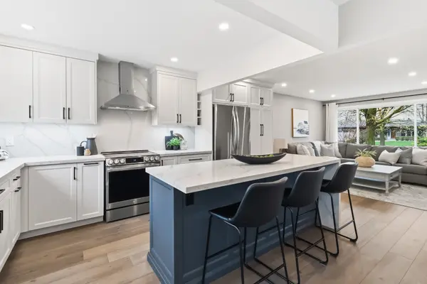 2485 Woburn CRES, Oakville, ON L6L 5E8