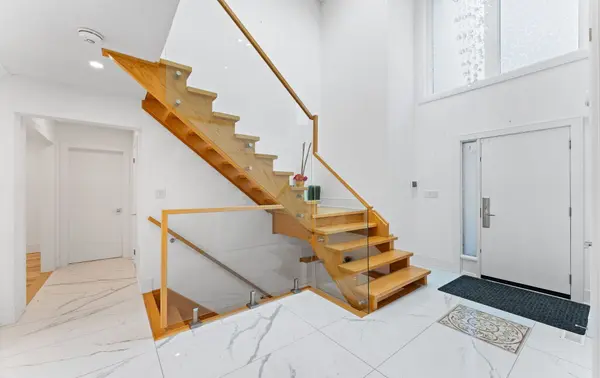 1670 Caverly CT, Mississauga, ON L5L 3L7