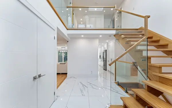 1670 Caverly CT, Mississauga, ON L5L 3L7