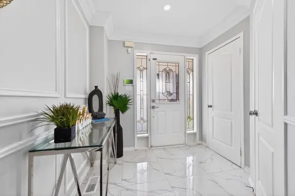 12 Linderwood DR, Brampton, ON L7A 1R7