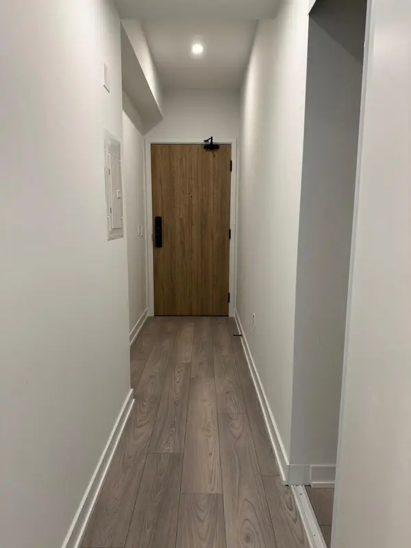 1 Fairview RD #2409, Mississauga, ON L5A 0B4