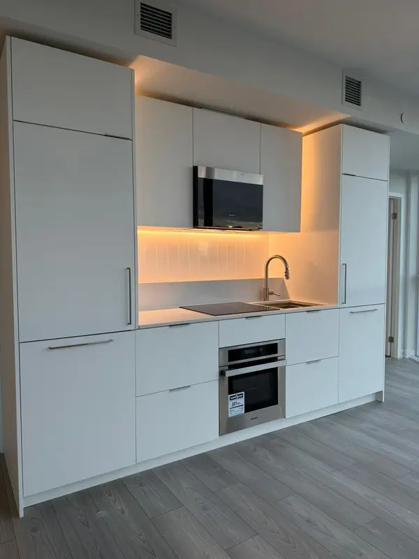 1 Fairview RD #2409, Mississauga, ON L5A 0B4