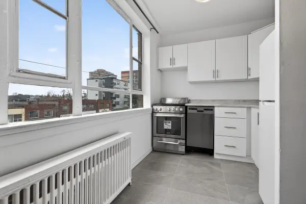 2515 Eglinton AVE W #302, Toronto W03, ON M6M 1T2