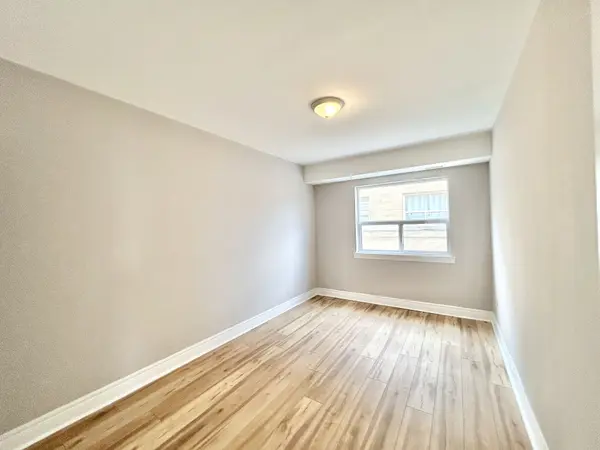 11 Thirty Third ST #208, Toronto W06, ON M8W 3G7