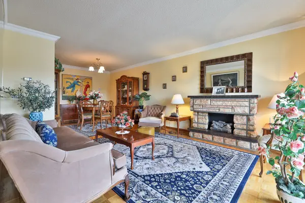 101 Benjamin Boake TRL, Toronto W05, ON M3J 3C8