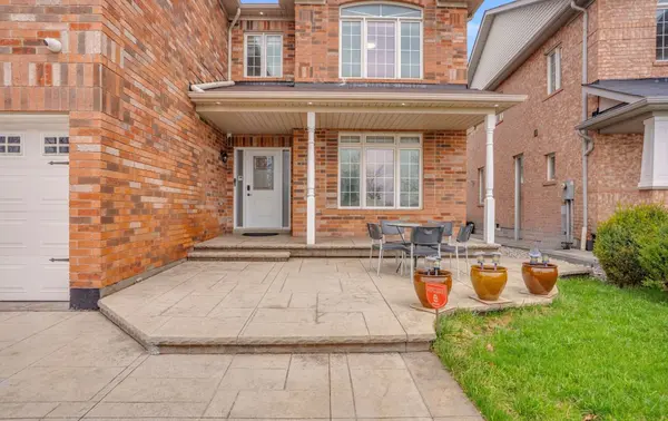 4569 Sandford Farm DR, Mississauga, ON L5V 0C2