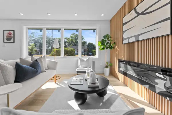 686 Wickens AVE, Burlington, ON L7T 3T2