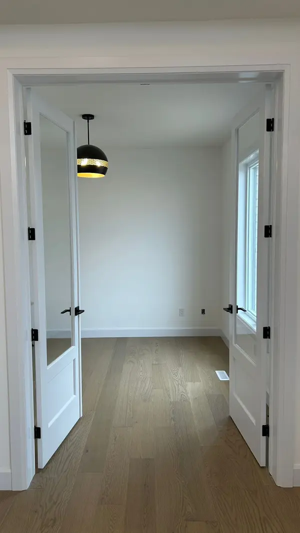 3140 Regiment RD W, London South, ON N6P 0H2