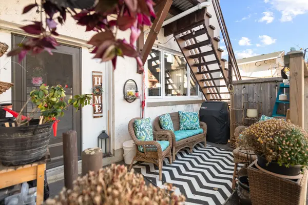 213 Desrosiers ST, Vanier And Kingsview Park, ON K1L 7T2