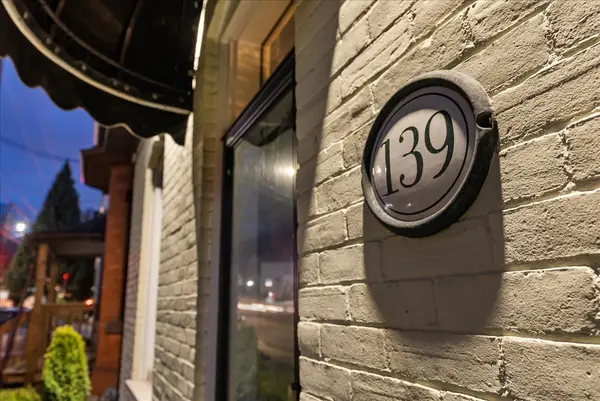 139 Queen ST S, Hamilton, ON L8P 3S3