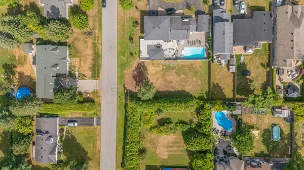 9 Doris AVE, Blossom Park - Airport And Area, ON K1T 3W8