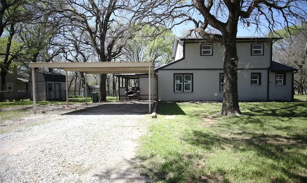 150 Ash Creek Court, Springtown, TX 76082