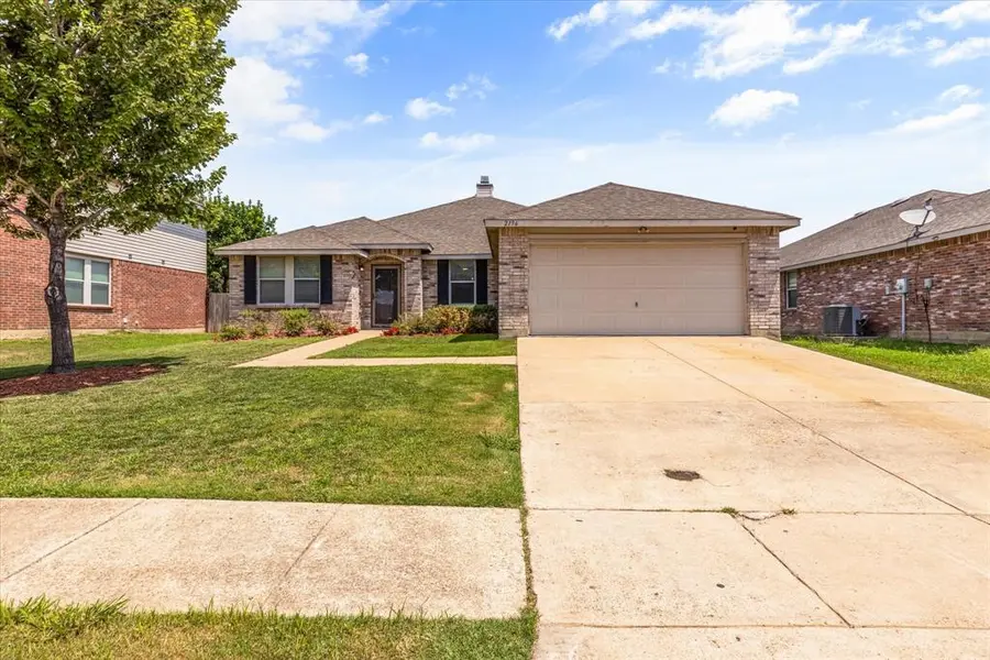 2136 Edgewood Drive, Grand Prairie, TX 75052