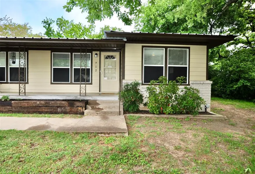 712 W Bridge Street, Weatherford, TX 76086