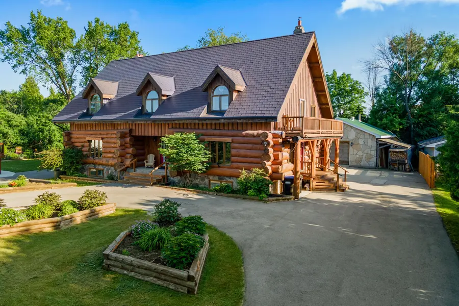 24 Oliver CRES, Collingwood, ON L9Y 3Z1