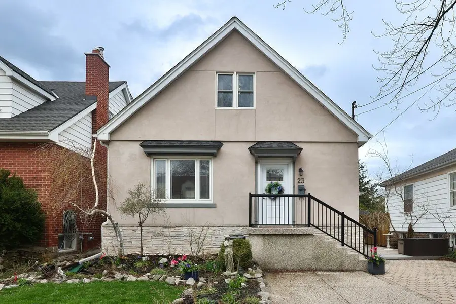 23 Searle ST, Hamilton, ON L9A 2V6