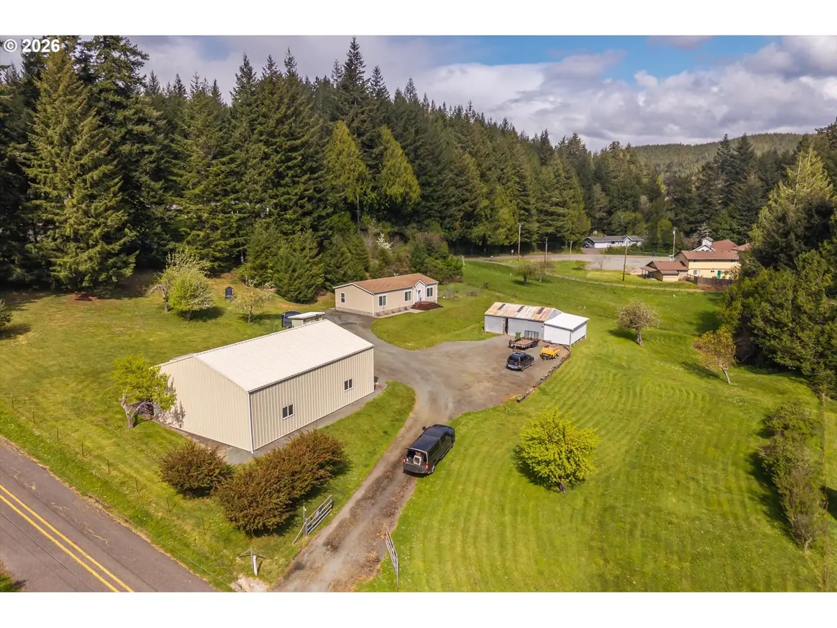 93380 LUSCOMBE LOOP, Coos Bay, OR 97420