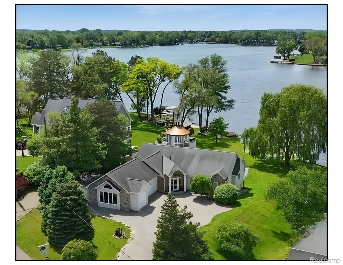 3337 ALCO DR, Waterford Charter Township, MI 48329