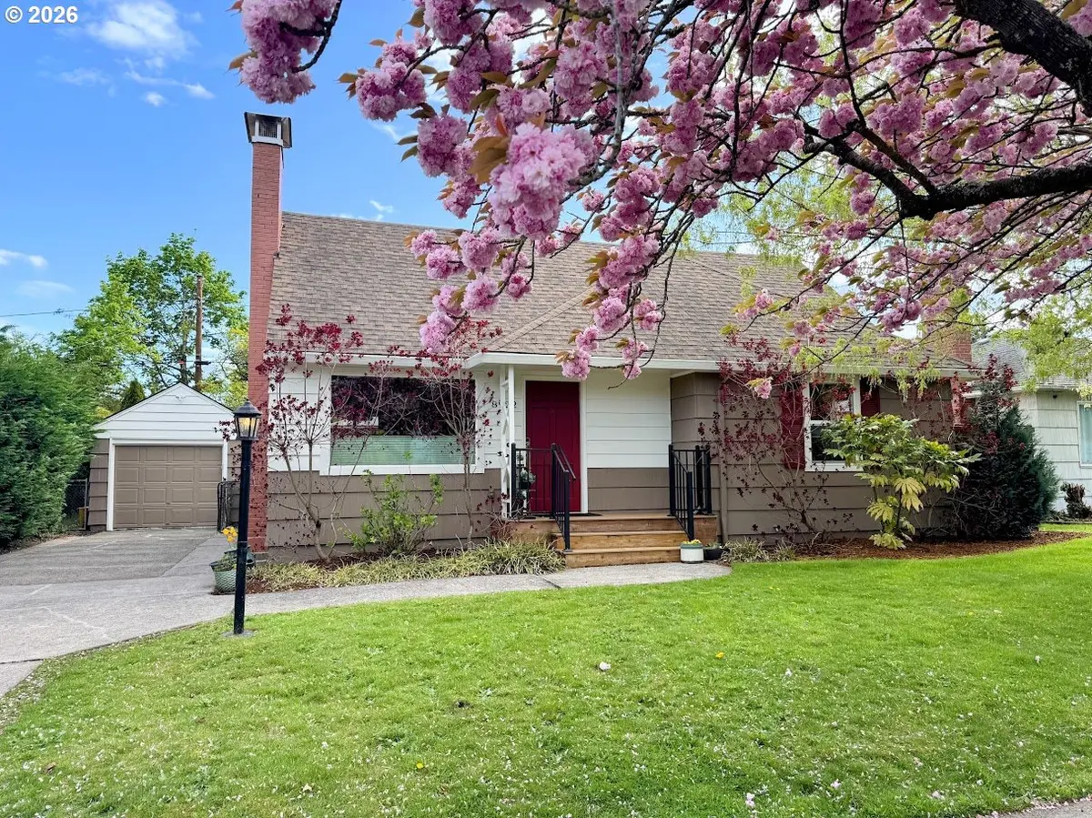 8922 SE MARKET ST, Portland, OR 97216