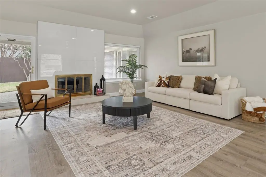 6350 Glennox Lane, Dallas, TX 75214