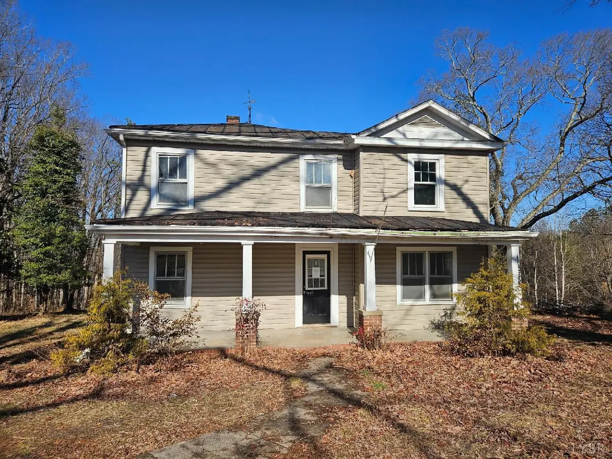 3793 Smith Mountain Lake Pkwy, Huddleston, VA 24104