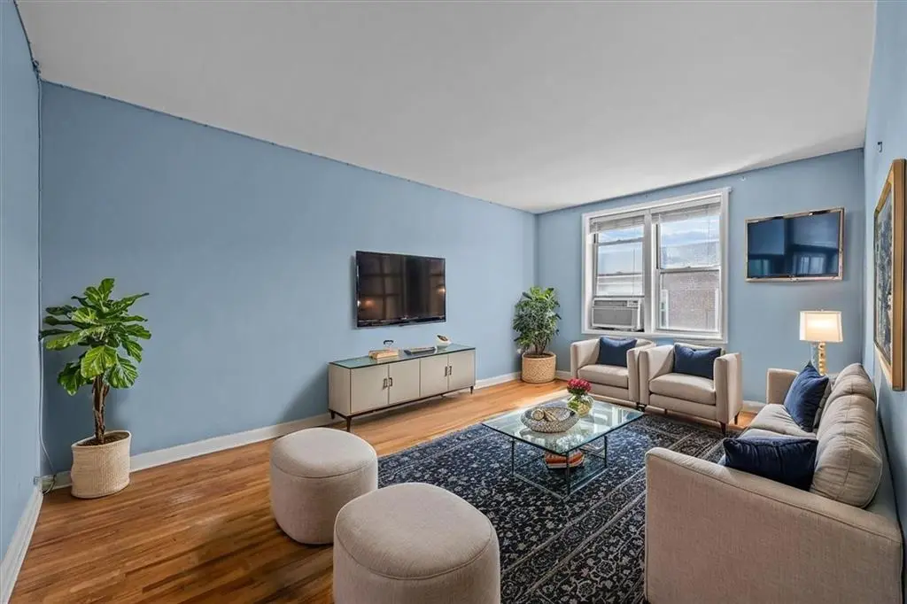 221 McDonald AVE #6R, Brooklyn, NY 11218