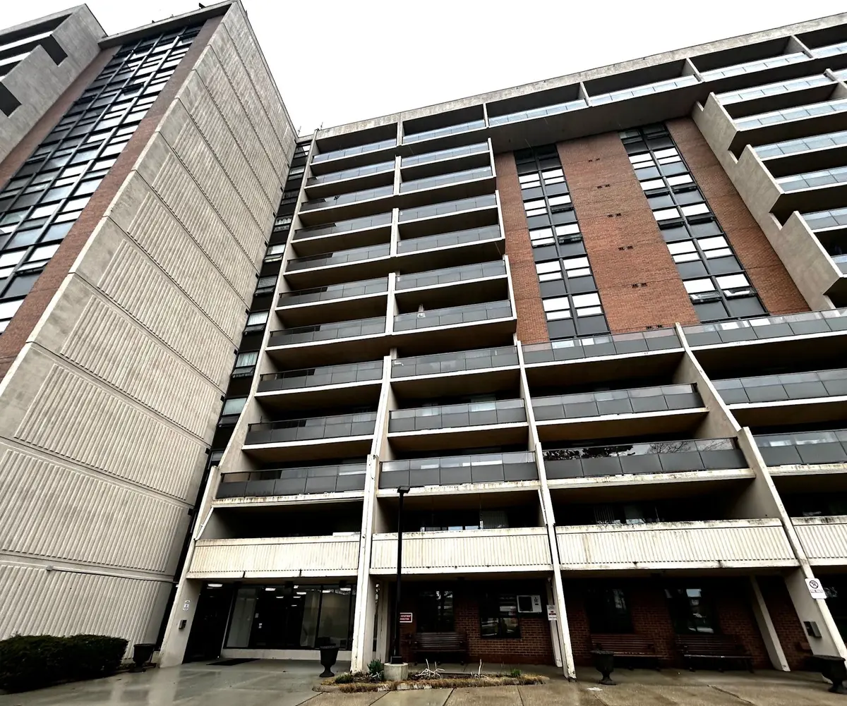 2929 Aquitaine AVE #905, Mississauga, ON L5N 2C7