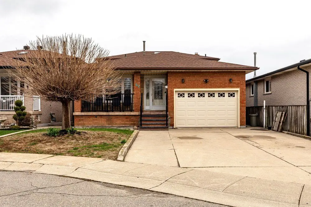 42 Lasila CT, Hamilton, ON L9C 7B6