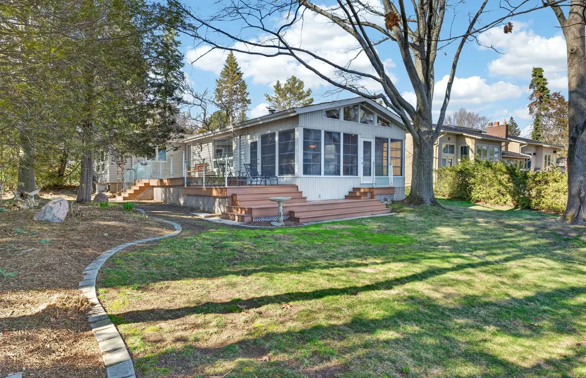 482 Island RD, Prince Edward County, ON K0K 2T0