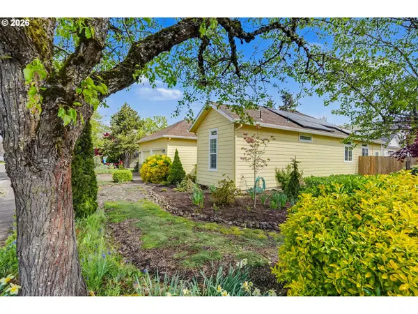 860 N 2ND ST, Silverton, OR 97381