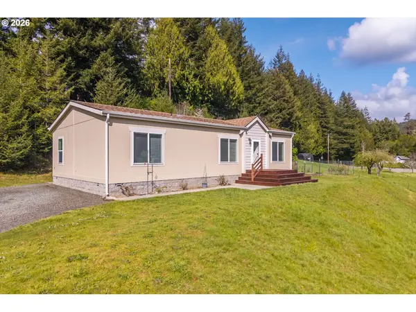93380 LUSCOMBE LOOP, Coos Bay, OR 97420