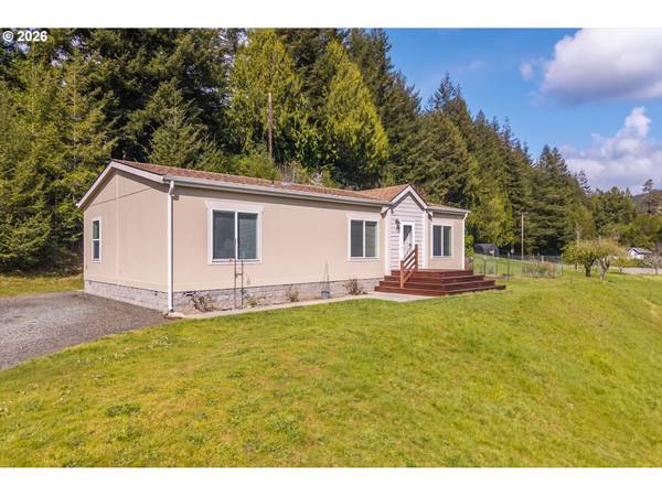 93380 LUSCOMBE LOOP, Coos Bay, OR 97420