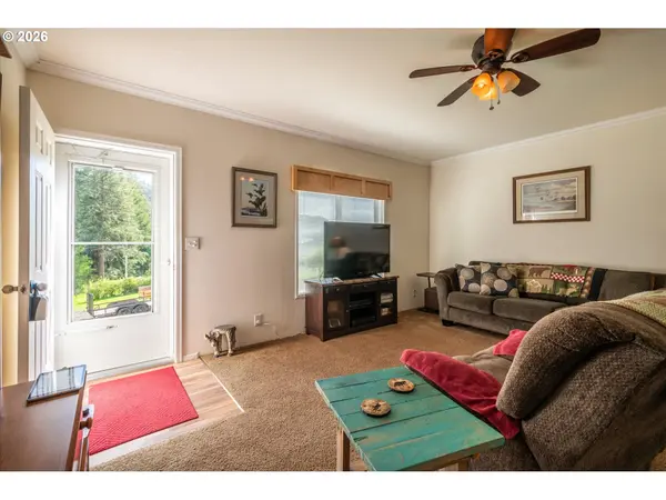 93380 LUSCOMBE LOOP, Coos Bay, OR 97420