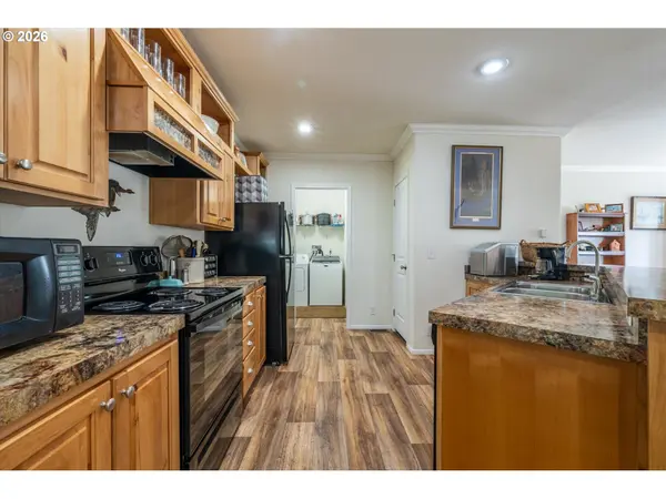 93380 LUSCOMBE LOOP, Coos Bay, OR 97420