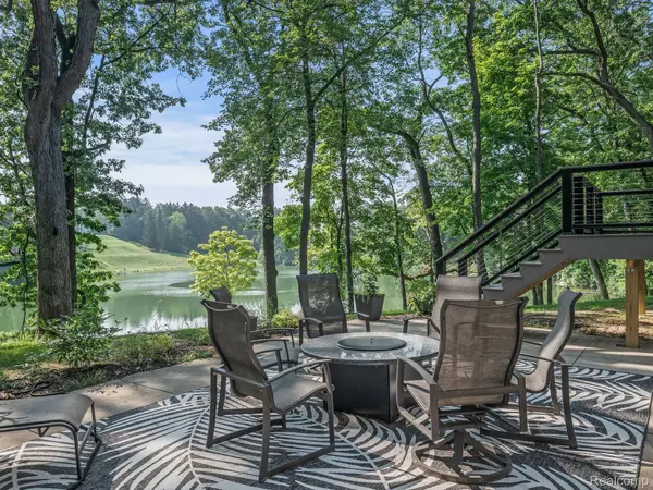 3511 LAKECREST DR, Bloomfield Charter Township, MI 48304