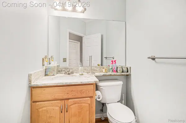 5519 Elmhurst DR, Trenton, MI 48183