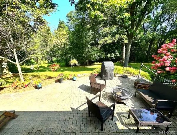 9115 Pine Hill TRL, Hartland Township, MI 48430