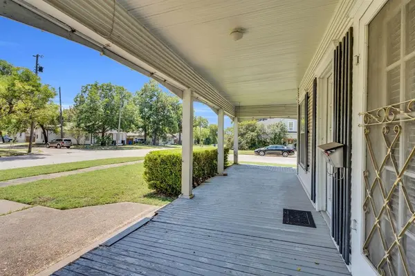 110 W Lampasas Street, Ennis, TX 75119