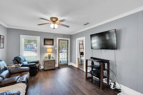 110 W Lampasas Street, Ennis, TX 75119